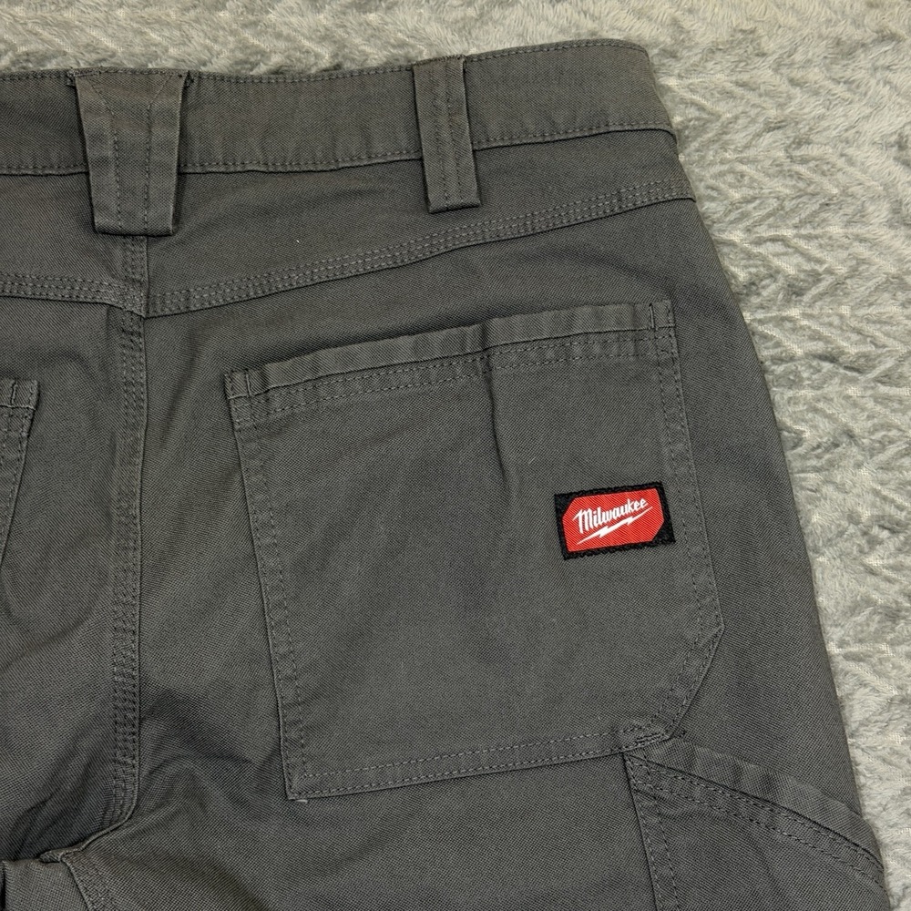 Milwaukee Work Pants Mens 36x30 Canvas FreeFlex Workwear Gray Utility Pockets - Picture 11 of 13